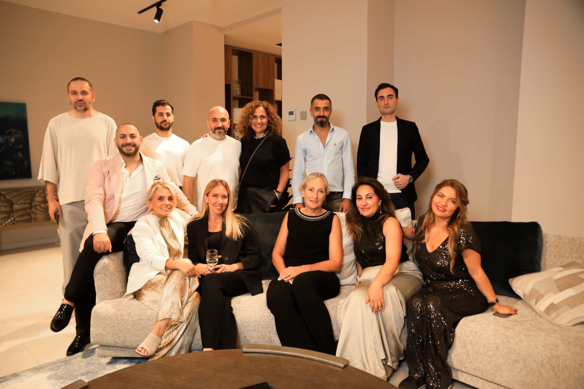  Avenue Interiors- 1 yaşını qeyd edir.